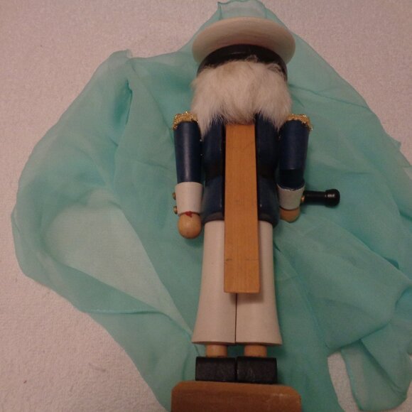 SAILOR WOODEN NUTCRACKER NUTCRACKER VILLAGE 11 INCHES - Picture 9 of 13